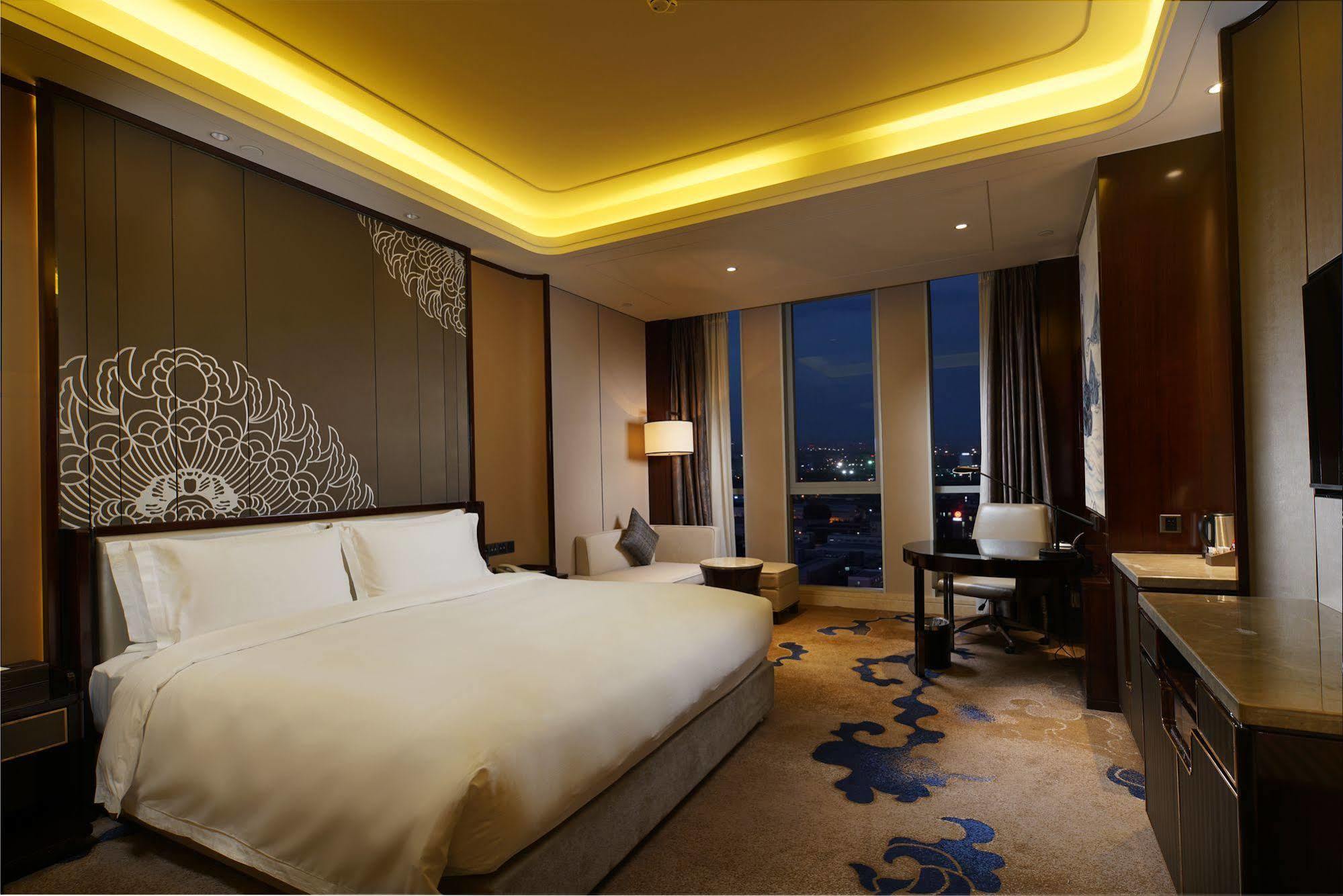 Hotel Grand Skylight International 5*